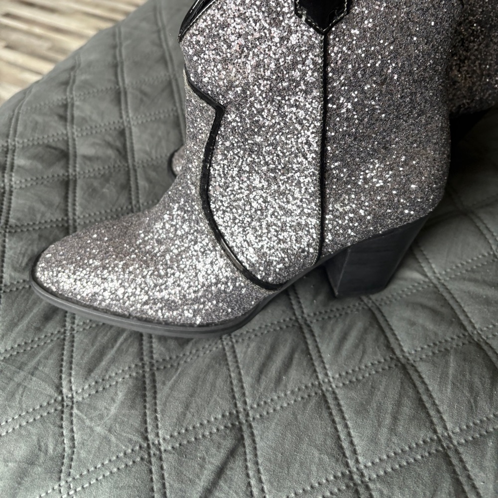 Idyllwind Silver Glitter Western Ankle Boots